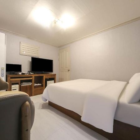 Goodstay Grand Motel Чхунчхон Экстерьер фото