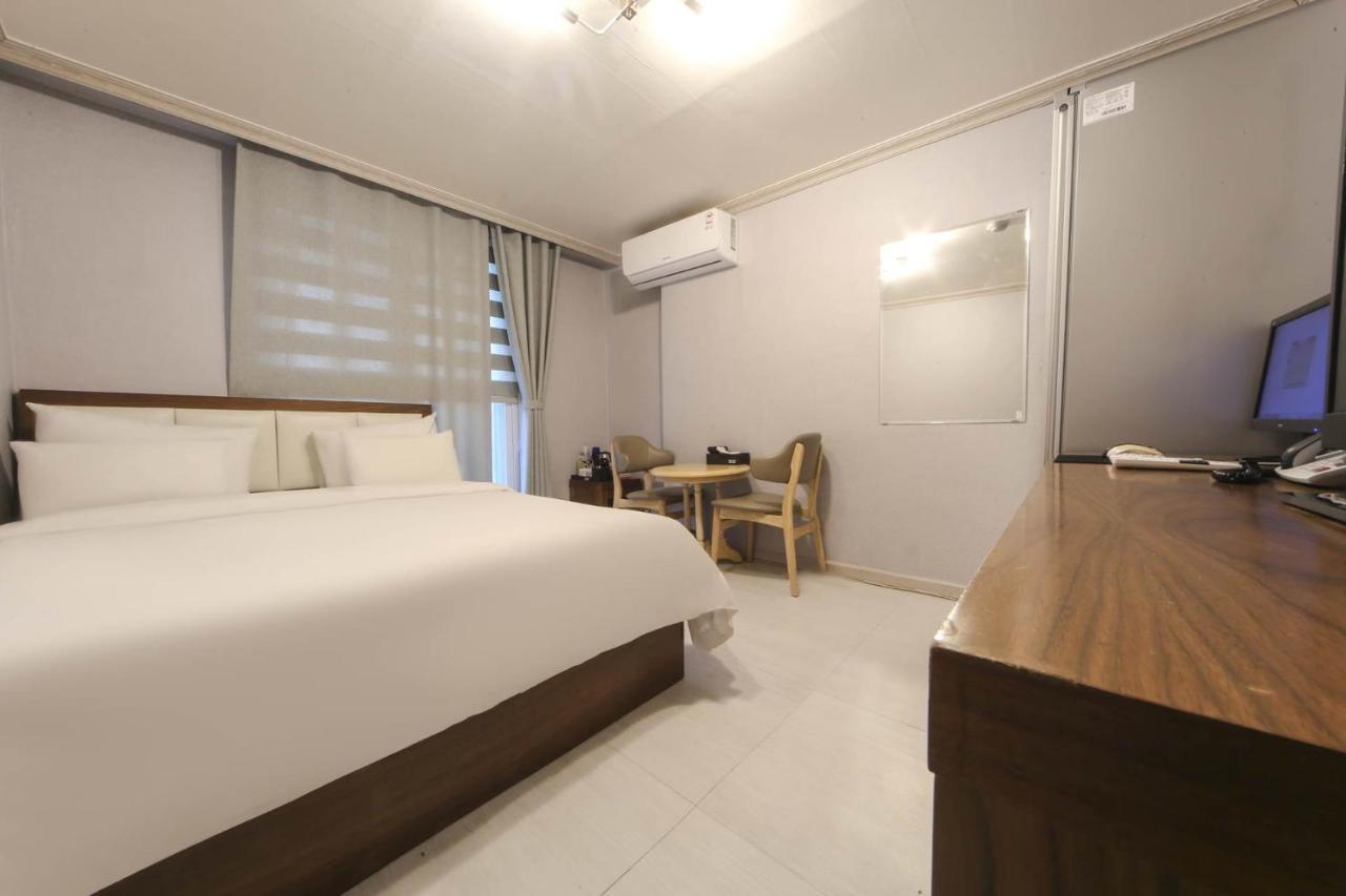 Goodstay Grand Motel Чхунчхон Экстерьер фото