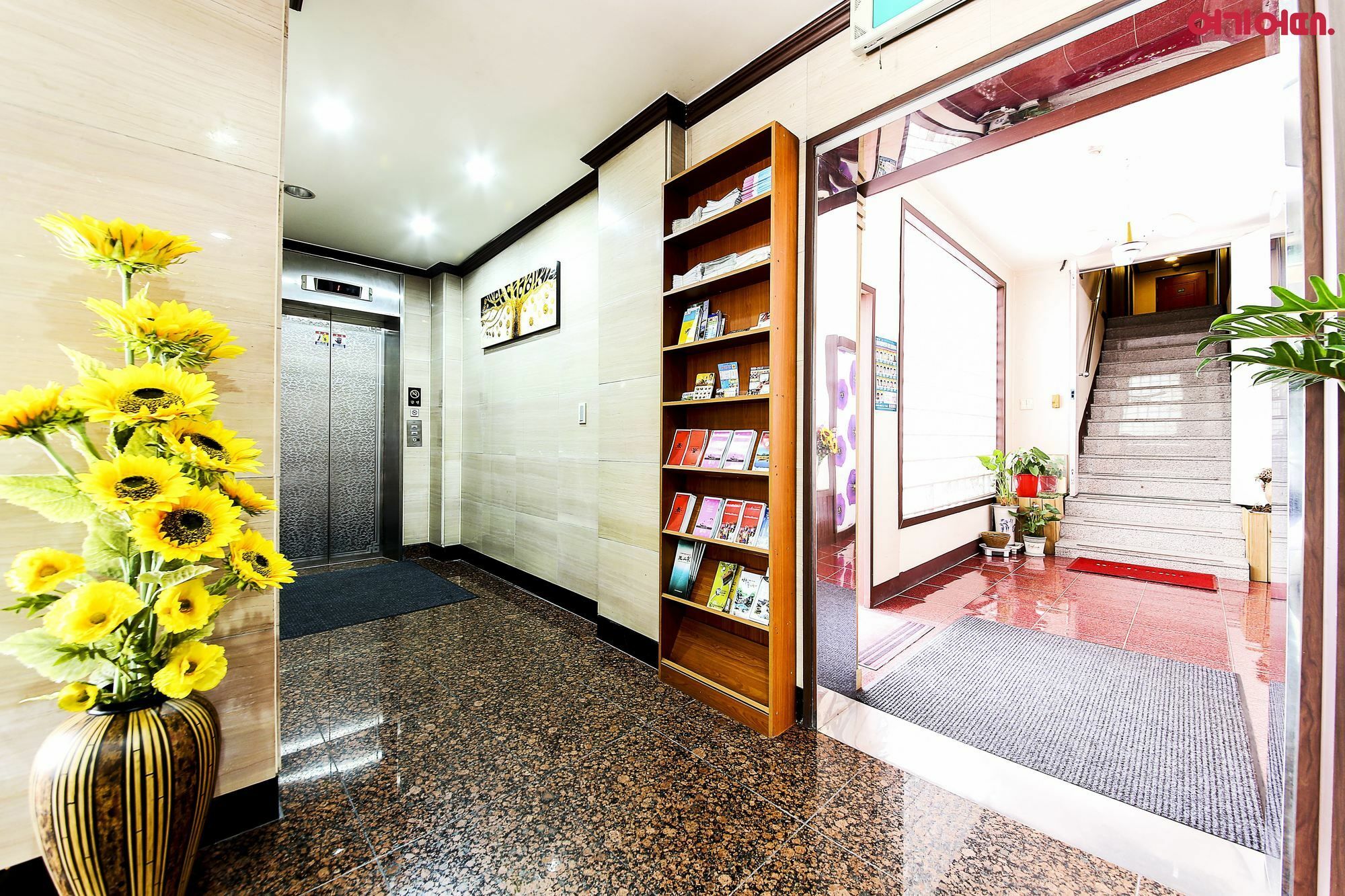 Goodstay Grand Motel Чхунчхон Экстерьер фото